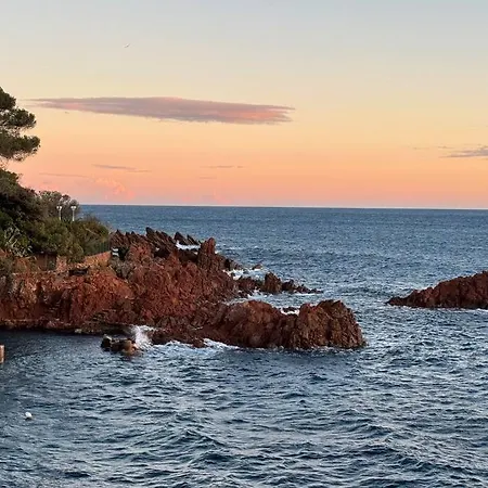 Apartman Rez-jardin Renove A Saint-raphael, Cote D'azur *