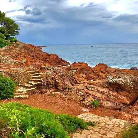 Rez-jardin Renove A Saint-raphael, Cote D'azur Apartman Saint-Raphaël