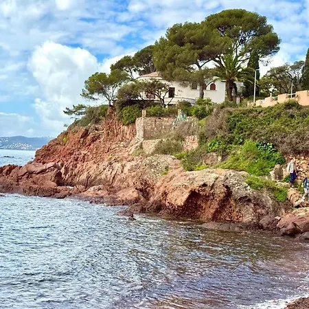 Rez-jardin Renove A Saint-raphael, Cote D'azur Apartman
