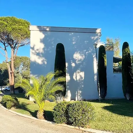 Rez-jardin Renove A Saint-raphael, Cote D'azur * Saint-Raphaël