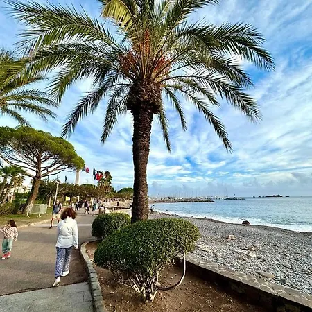 Rez-jardin Renove A Saint-raphael, Cote D'azur Apartman Saint-Raphaël