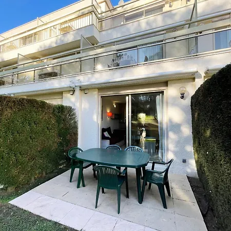 Rez-jardin Renove A Saint-raphael, Cote D'azur Apartman