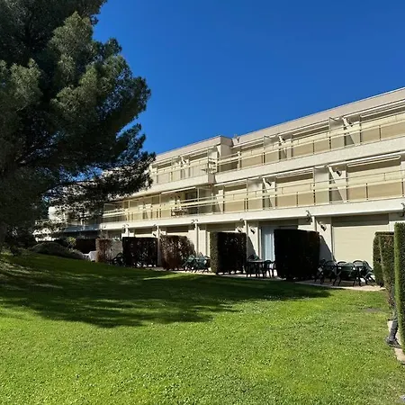 Appartement Rez-jardin Renove A Saint-raphael, Cote D'azur