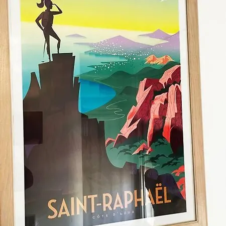 Rez-jardin Renove A Saint-raphael, Cote D'azur Appartement