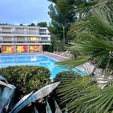 Rez-jardin Rénové à Saint-raphaël, Côte D'azur *